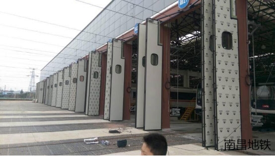 南昌（chāng）地鐵折疊門